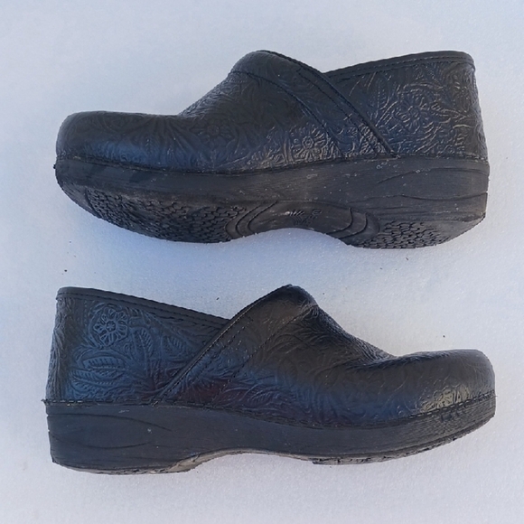 Dansko XP 2.0 Black Embossed Clogs Nursing Professional Shoes - Picture 4 of 6